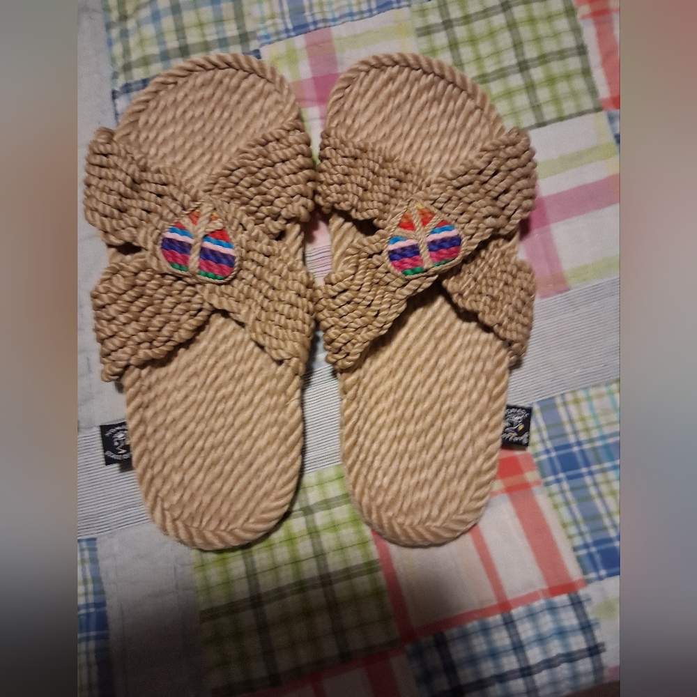 Womens Size 8 Woven Sandals with Colorful Accents/Heart And Peace Sign NWOT